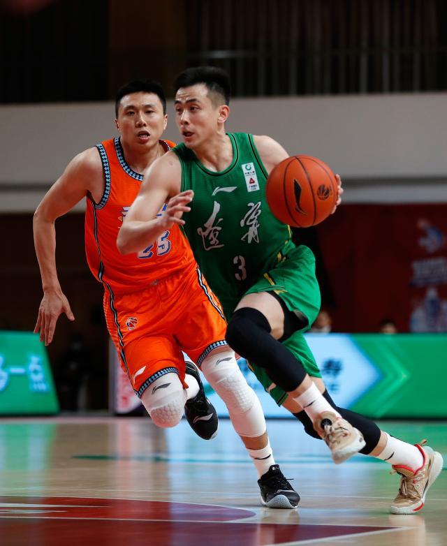 开云体育-Kaiyun Sports-争冠组同取开门红！辽篮双枪发威 广东惊险过关